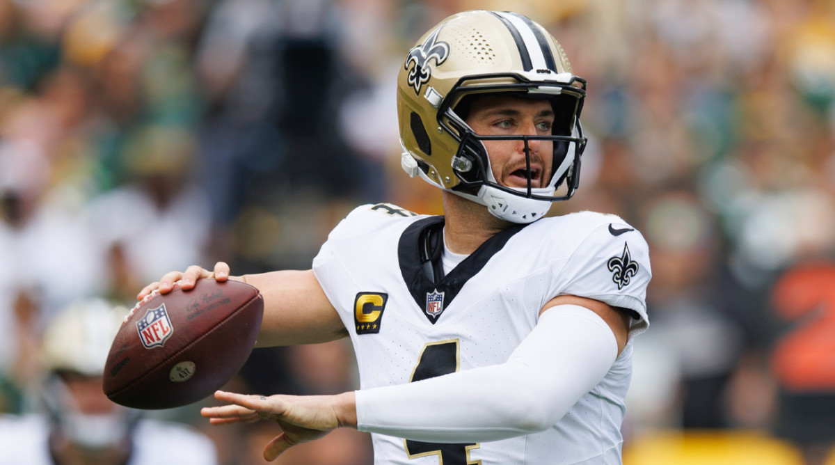 Saints quarterback Derek Carr